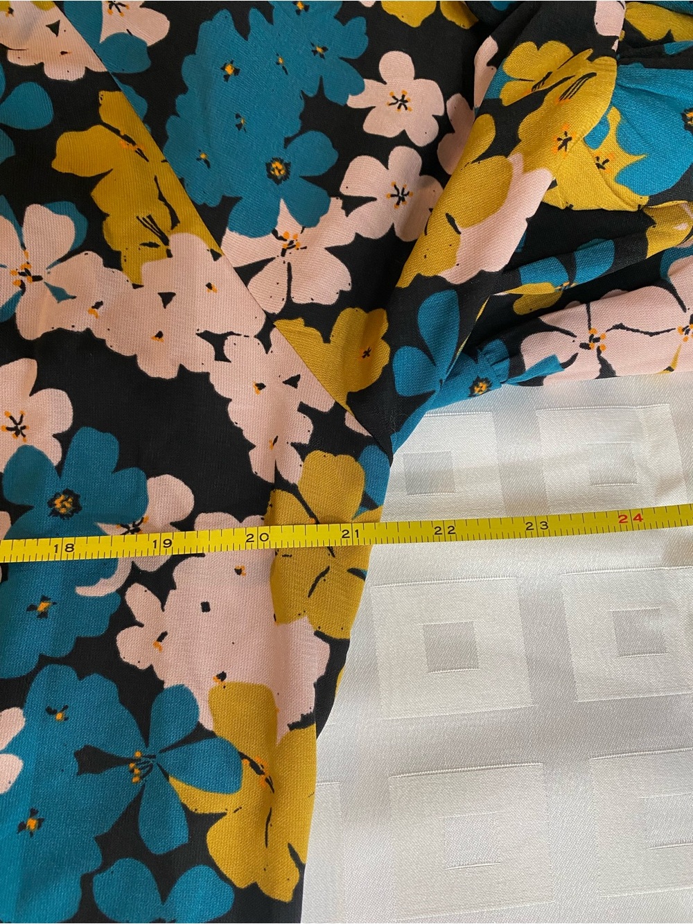Cabi Favorite Floral Print V-Neck
Balloon Sleeve Blouse Multicolor Size L - Picture 7 of 11